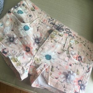Vanilla Star Daisy Flower Shorts Sz 5